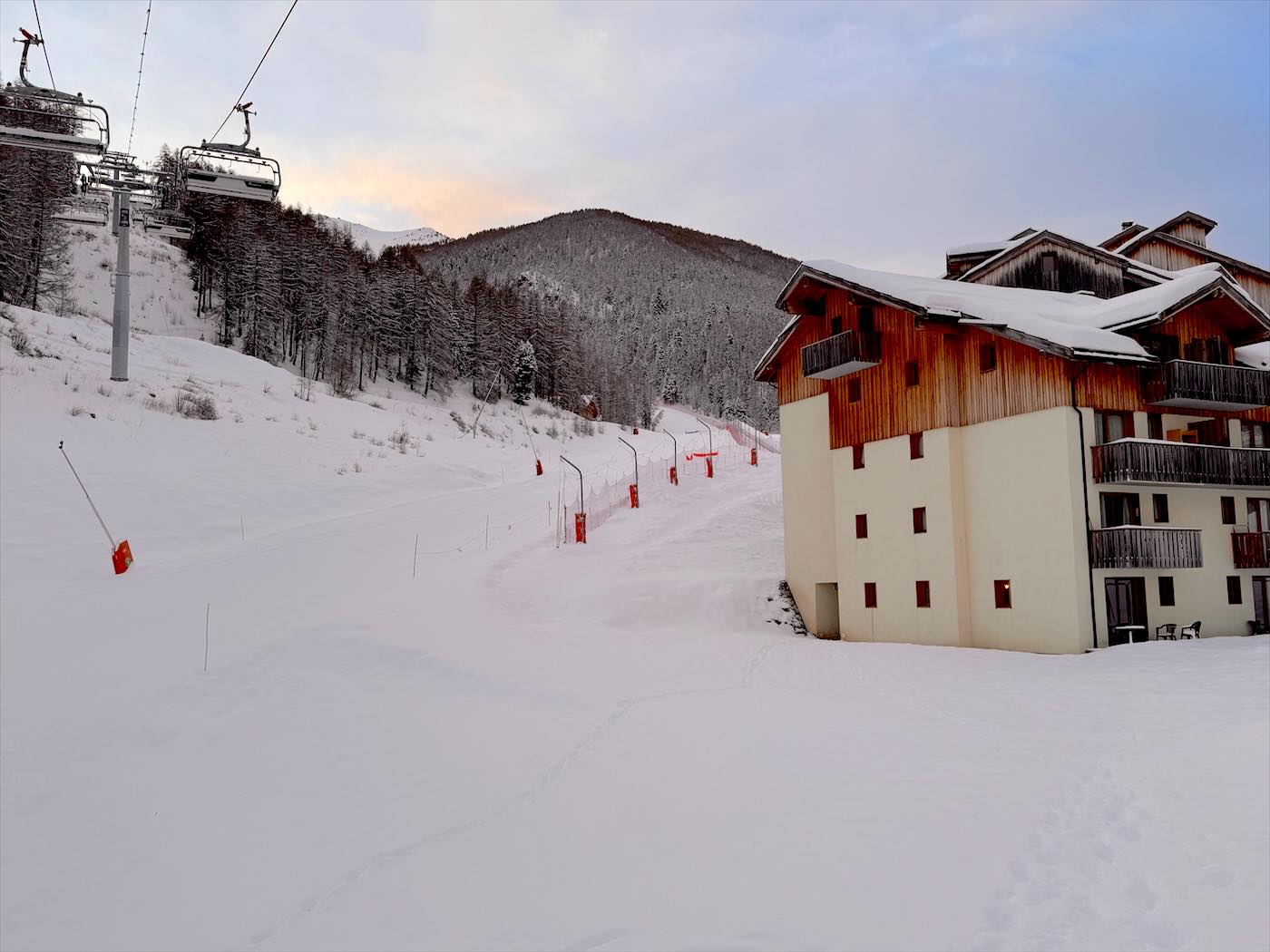 L'accès à la piste, au pied de la résidence