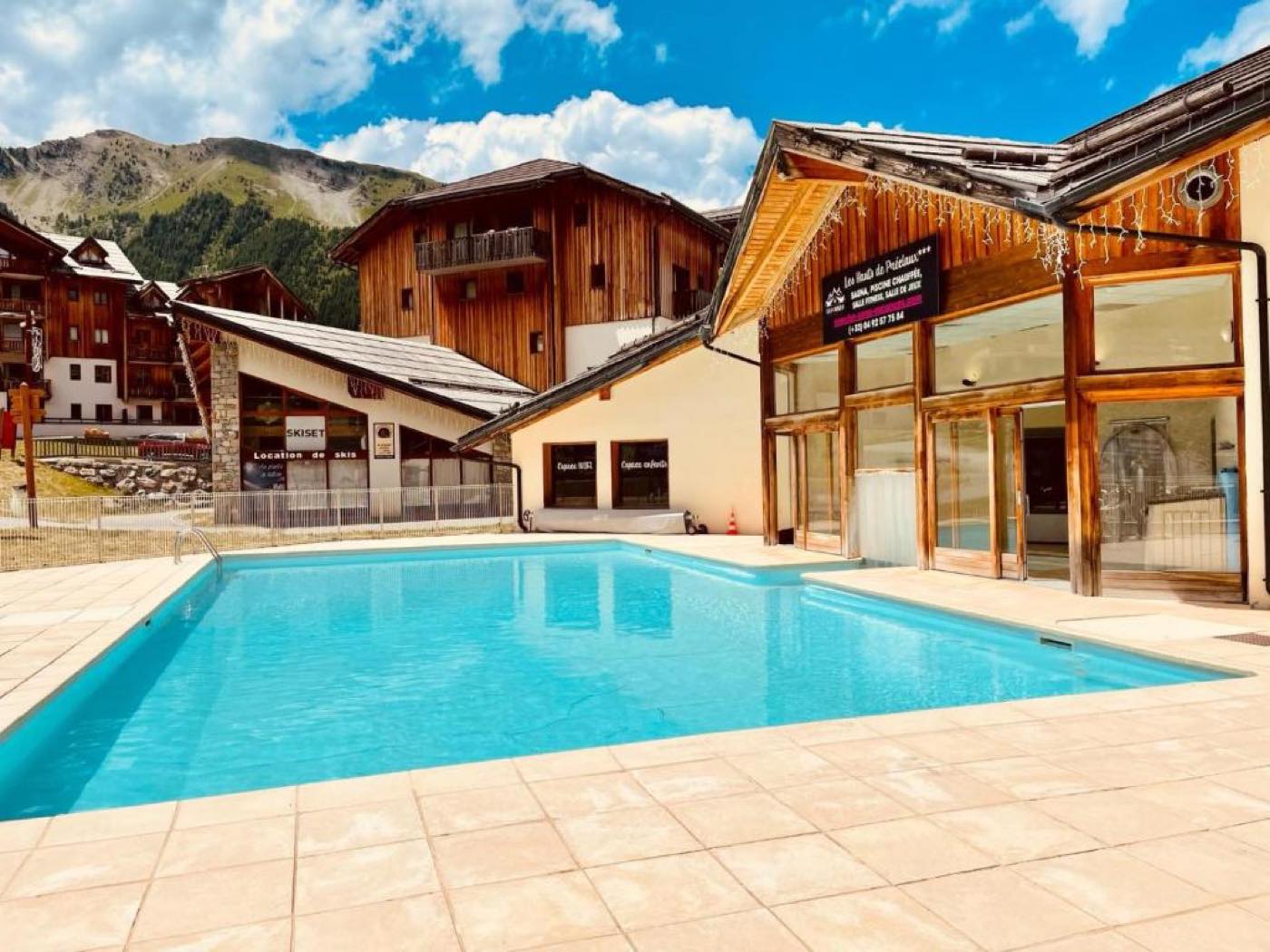 La piscine extérieure chauffée